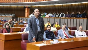 ایم کیوایم کوکراچی عزیز ہے یا کرسیاں؟ وفاق سے نکلیں،وزیراعظم لالی پاپ دے کربے وقوف بنارہے ہیں ہمیں آپس میں لڑوارہے ہیں بلاول بھٹو زرداری